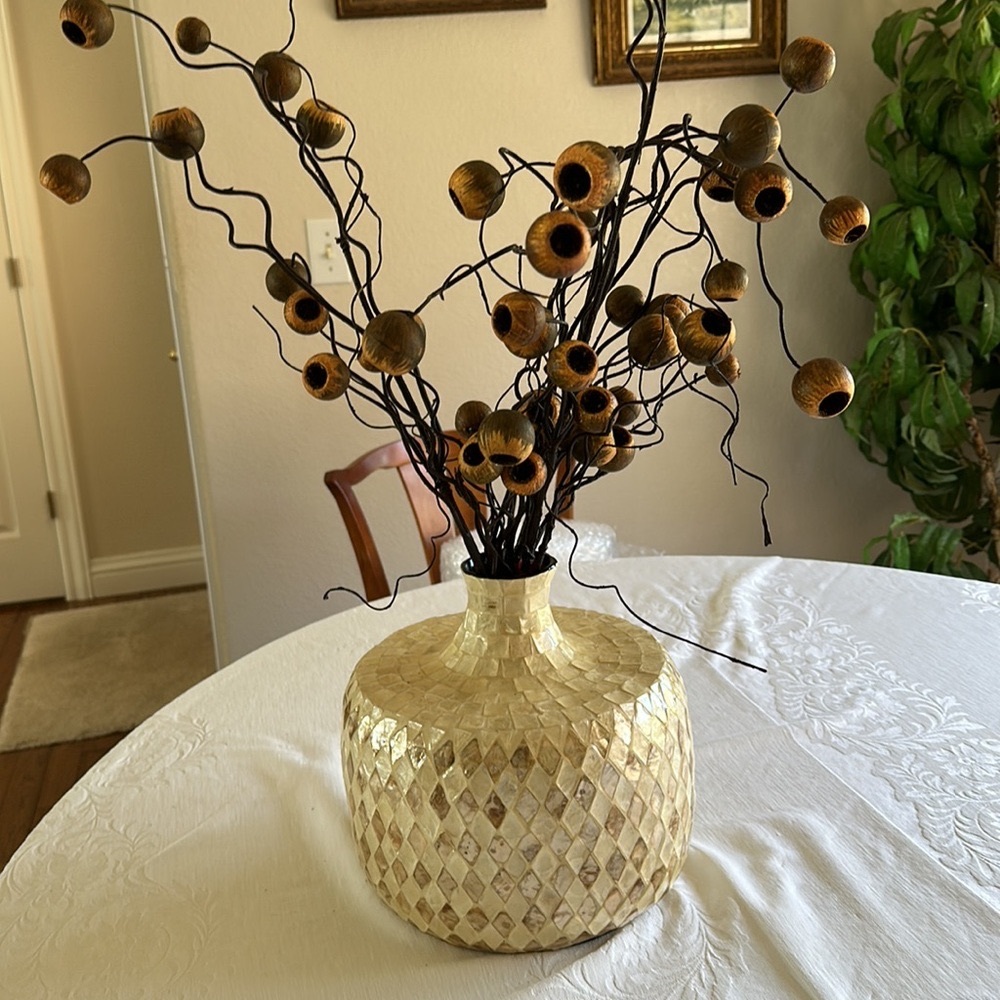 Gold/cream colored shell mosaic vase